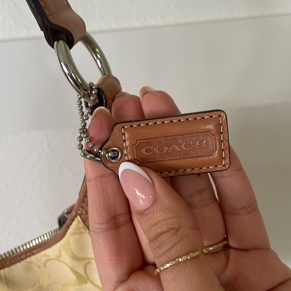 Authentic Coach purse. - Picture 3 of 8